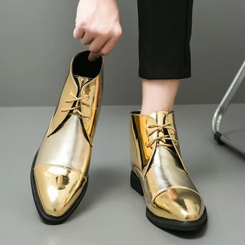 Модные золотистые ботинки 