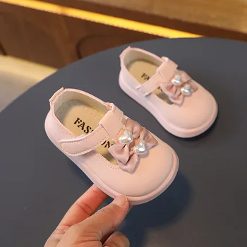 Простая детская модная обувь для первых ходунков для девочек с круглым носком, новинка 2023 года, весенне-летняя детская обувь с нескользящим жемчугом на крючках и петлях